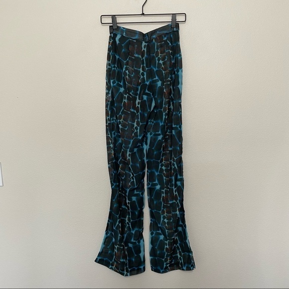 NWT pretty little thing blue abstract croc beach flares sz.2US - Picture 6 of 6